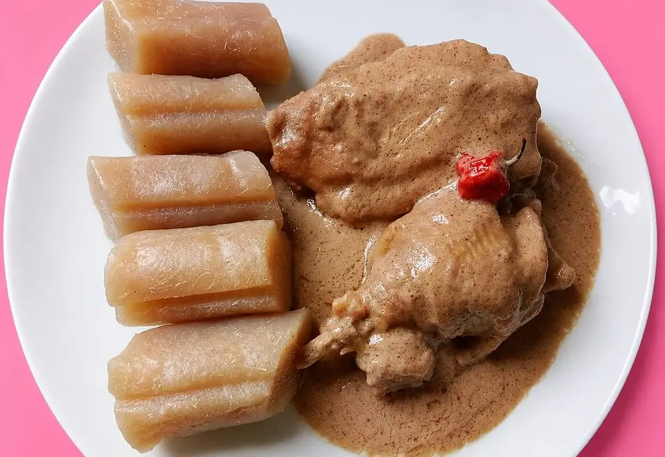 Bobolo with groundnut sauce